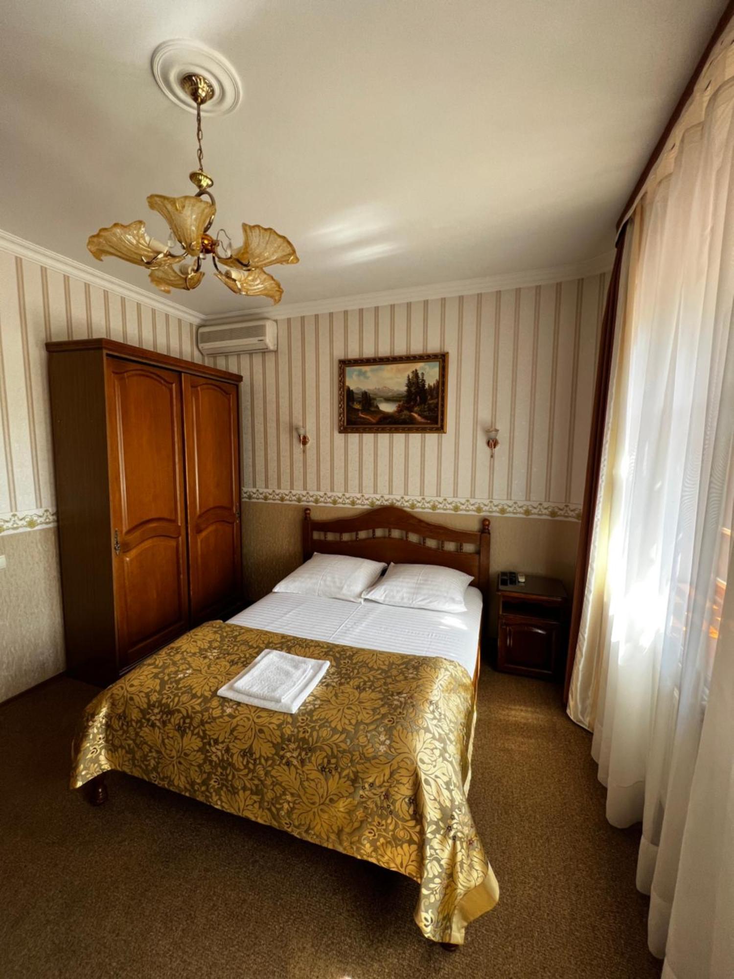Zolotoy Fazan Hotel Mykolaiv Exterior photo